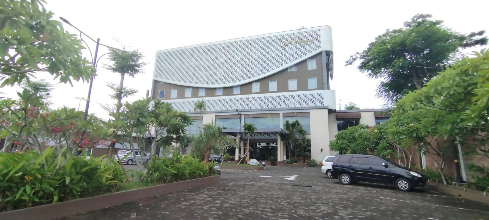 Grand Kolopaking Hotel Kebumen Eksteriør billede